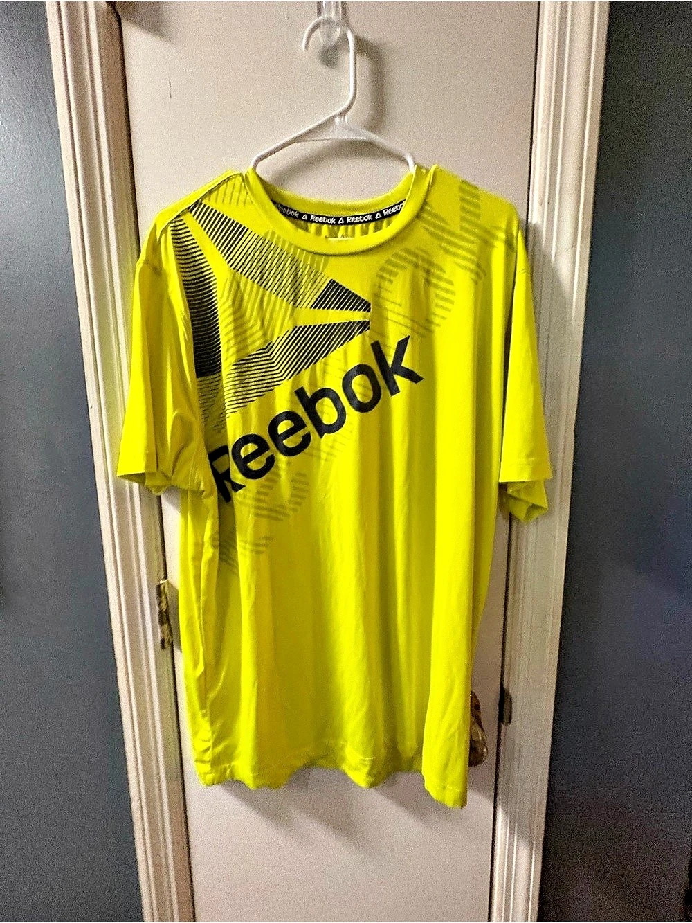 Reebok Men's Graphic Athletic Tee Size Large Like New